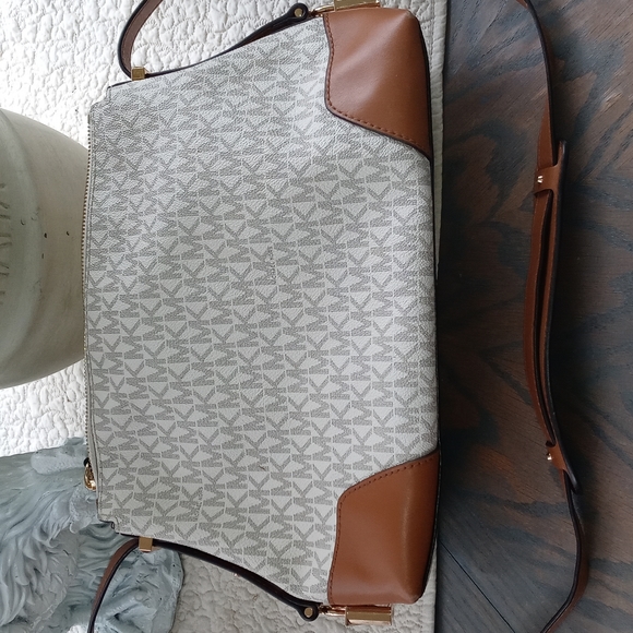 MICHAEL KORS BROWN AND WHITE CROSSBODY PURSE - Picture 3 of 13